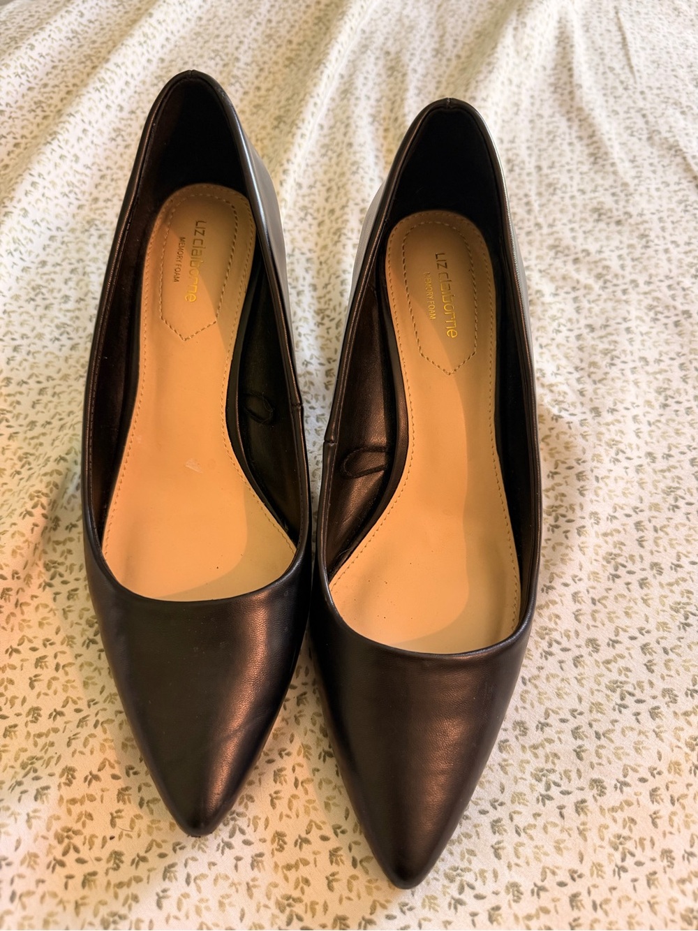 Liz Claiborne Black Pointed with Tan Insole